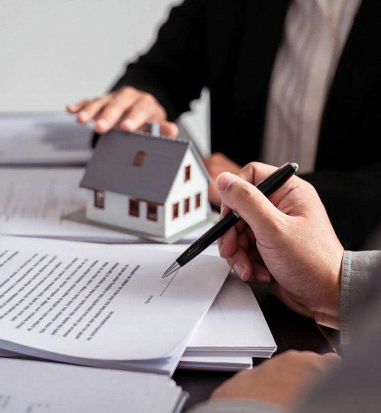 Asesoramiento jurídico integral para transacciones inmobiliarias en España Asesoramiento jurídico integral en transacciones inmobiliarias en España, incluyendo redacción de contratos, negociación y asistencia notarial.