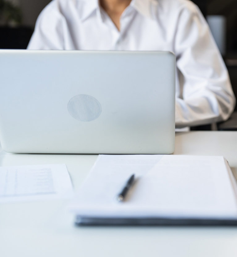 Asesoramiento jurídico y diligencia debida para operaciones inmobiliarias Asesoramiento jurídico a clientes nacionales e internacionales en operaciones inmobiliarias, incluyendo la gestión de la documentación y la diligencia debida integral de la propiedad.